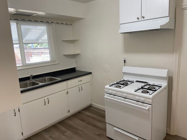 Building Photo - 132 Calaveras Ave