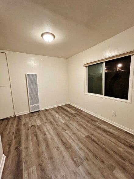 Building Photo - 2032 Vista Del Mar Ave