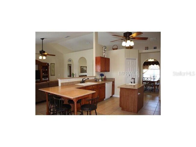 Building Photo - 390 Medallion Pl