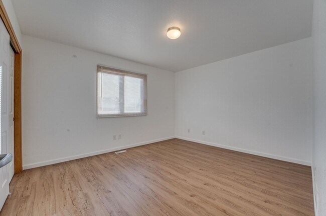 Building Photo - Beautiful 4 bed, 3.5 bath Home in Fort Collins Dakota Ridge Neighborhood