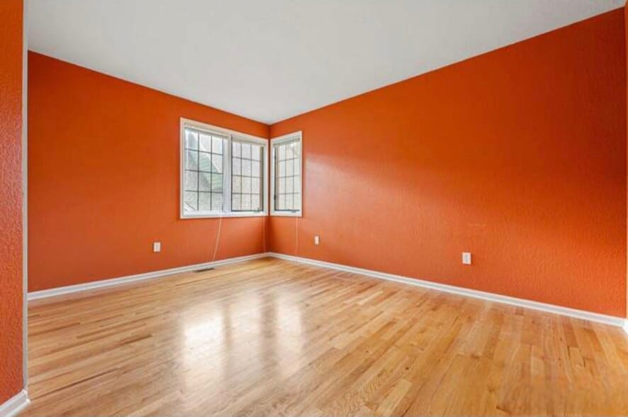 Private Room Avail - 1545 Lodge Ln