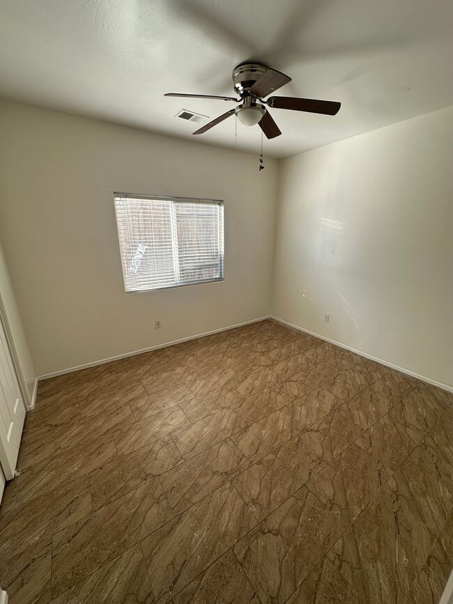 Building Photo - Charming 4-Bedroom Rental in Bakersfield, CA