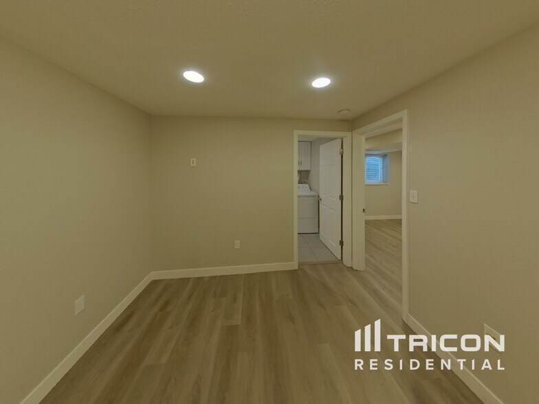 Building Photo - 4868 Irving Dr