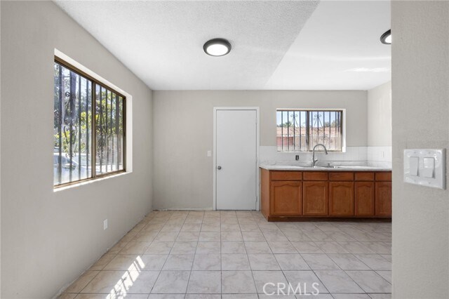 Building Photo - 207 Flora St