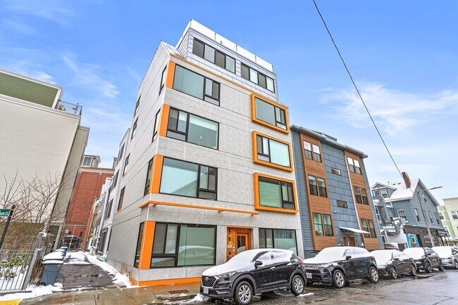 Building Photo - 71 Border St