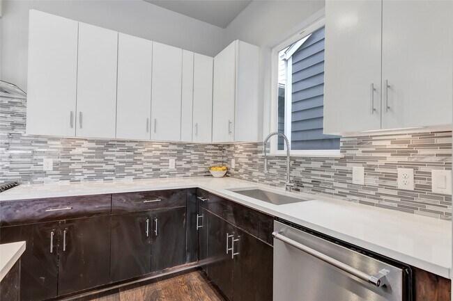 Building Photo - 3309 Baron St