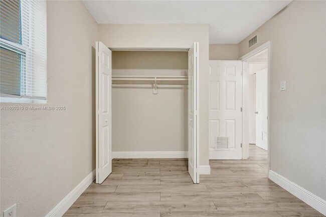 Building Photo - 429 NW 9th Ave