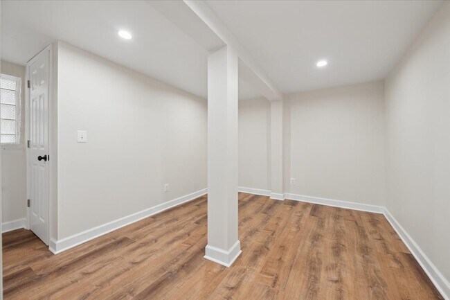 Building Photo - 3842 N Bell Ave