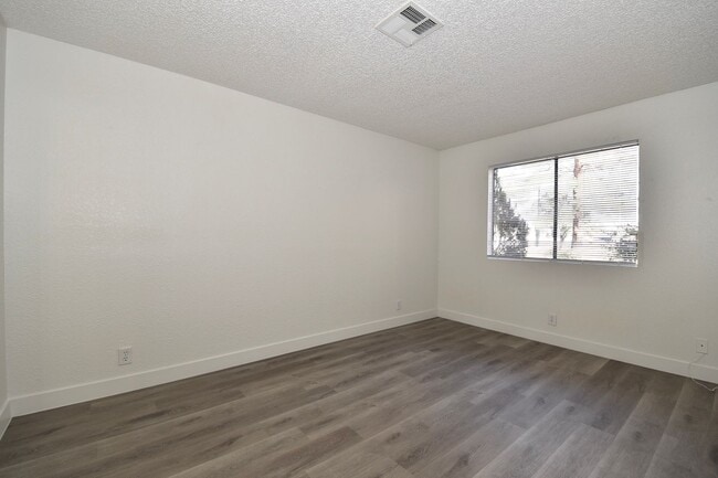 Building Photo - Charming  2 Bed 2 Bath Home at Desert Shores!