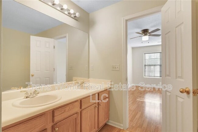 Building Photo - 1102 Pleasant Oaks Ct