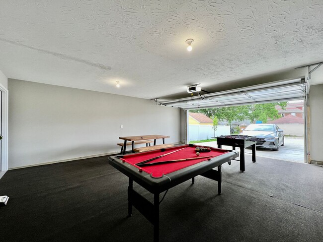 Building Photo - Brand New Home Walking distance to Spooky ...