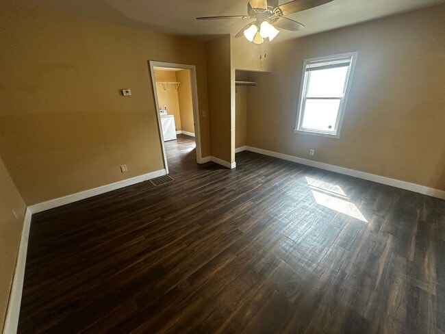 Building Photo - 1106 Olive St