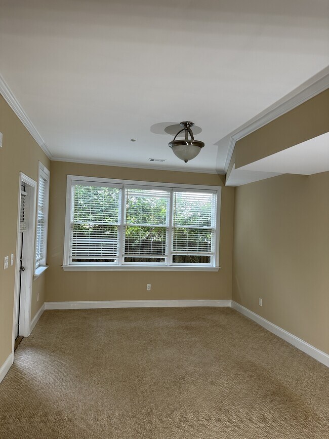 Building Photo - 1041 Emory Parc Pl