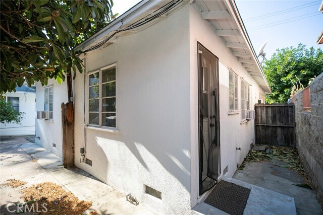 Building Photo - 347 W Dryden St