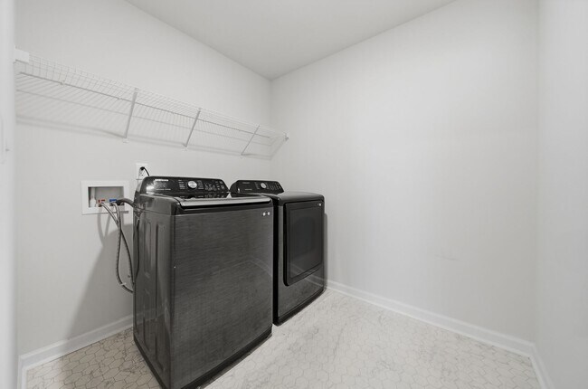 Building Photo - Spacious 5-Bedroom Home for Rent in The Falls – Modern, Comfortable, and Move-In Ready