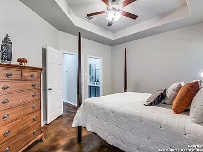 Building Photo - Beautiful Duplex in Seguin!