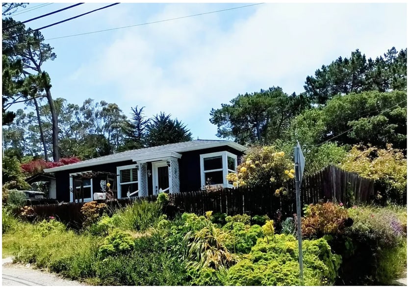 Building Photo - 699 Lottie St