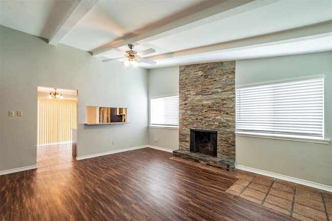 Building Photo - 304 W William Cannon Dr