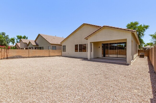 Building Photo - Single Story Large open floor plan home