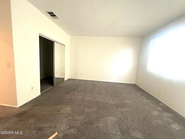 Building Photo - 2535 E Norberry St