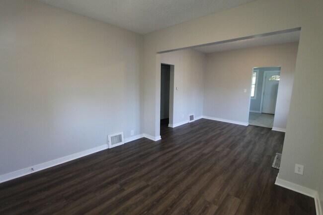 Building Photo - Lovely South Omaha Home. Available Soon!  Appliances Included