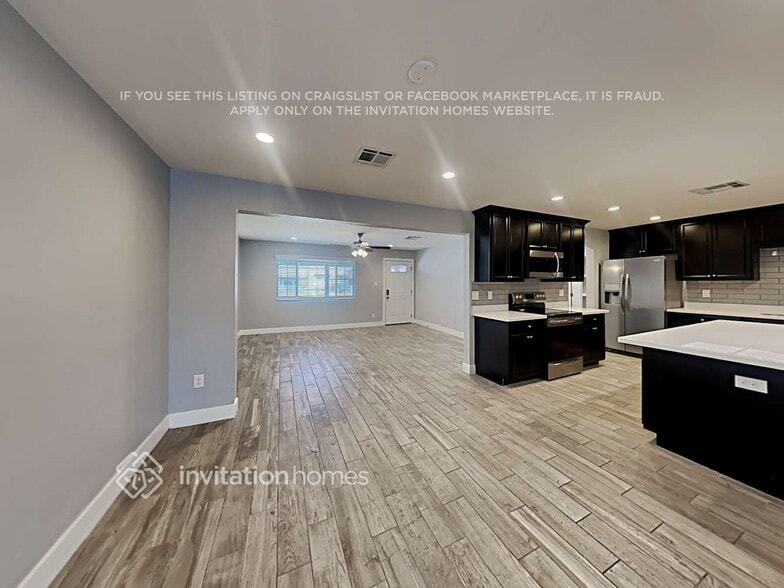 Building Photo - 1016 S Siesta Ln