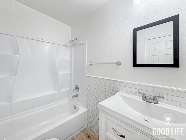 Building Photo - N Citrus Ave