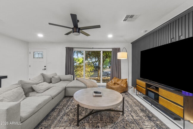 Building Photo - 3938 E Cheery Lynn Rd