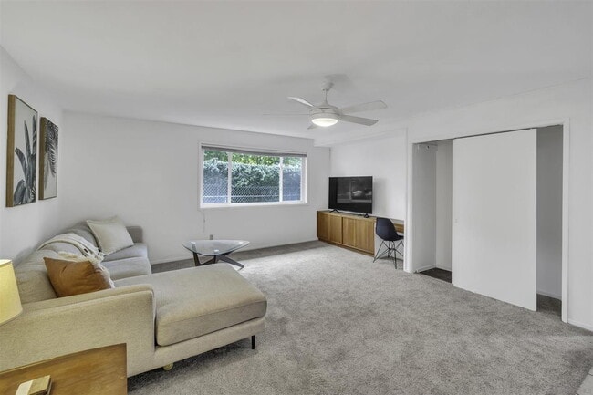 Building Photo - FULLY FURNISHED Mid-Century Modern 3 Bed R...
