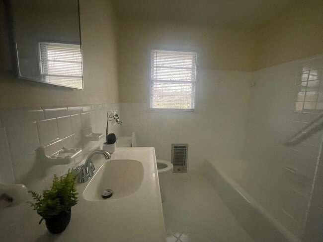 Building Photo - 3211 Meridian St N