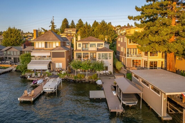 Building Photo - 3711 Lake Washington Blvd N
