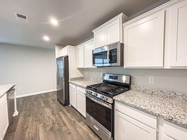 Building Photo - 107 Glen Forest Dr