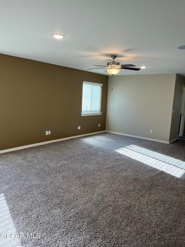 Building Photo - 14823 Pebble Hills Blvd