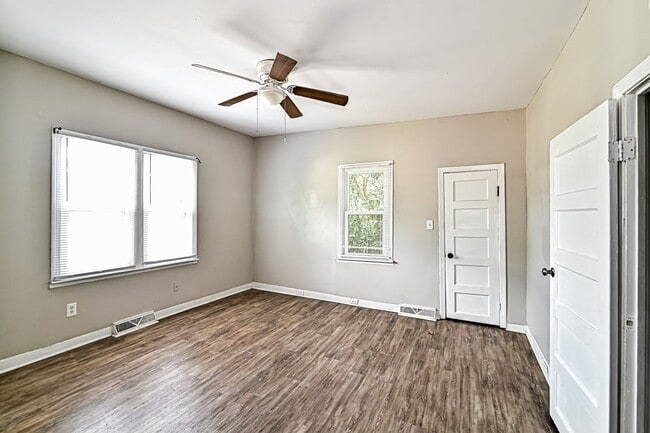 Building Photo - 5224 Ridgeway St