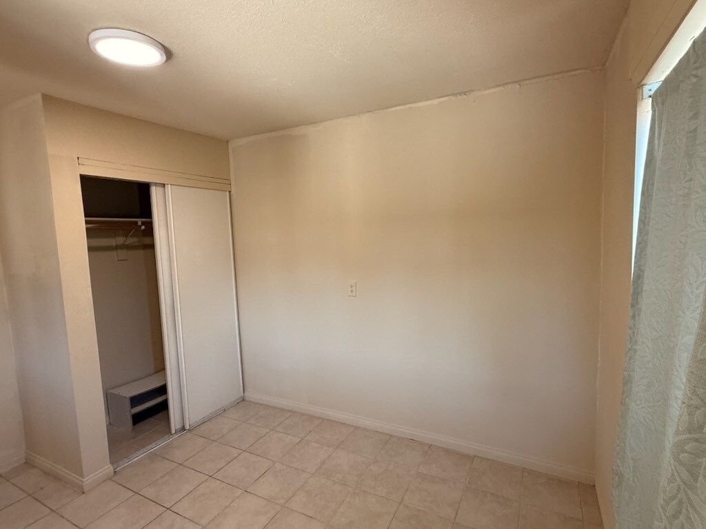 Building Photo - 1801 1/2 Tyler Ave