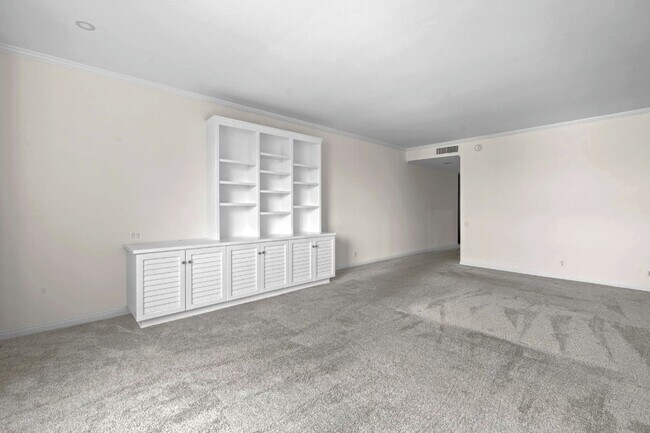 Building Photo - 4454 Ventura Canyon Ave