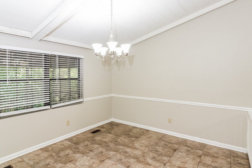 Building Photo - 4035 N Quail Dr