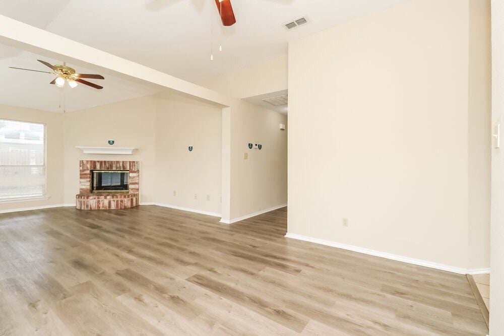 Building Photo - 4001 Periwinkle Dr