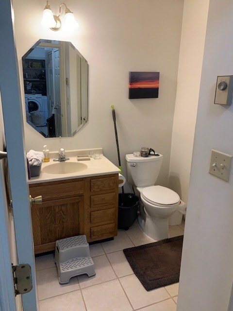 First floor half bath adjacent to kitchen - 917 Rose Hill Ave