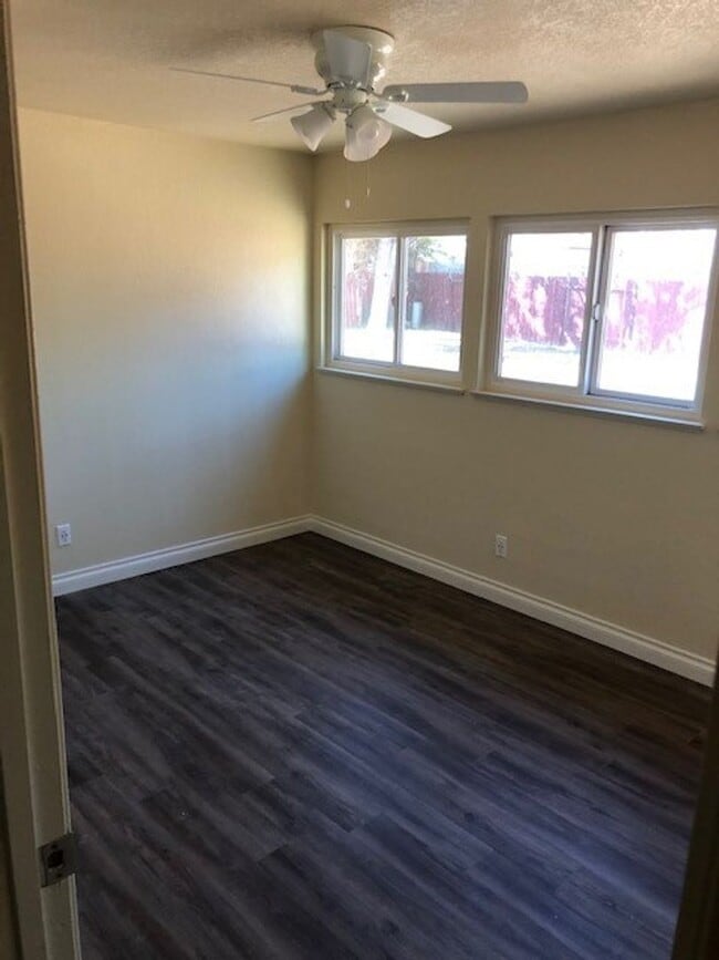 Building Photo - Nicely remodeled 3 bedroom 2 bath home wit...