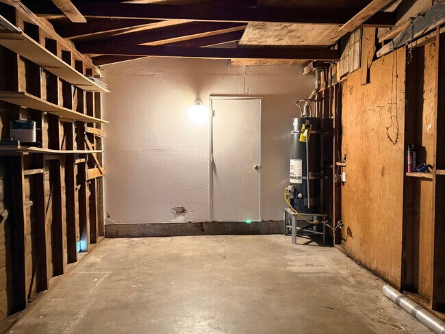 Building Photo - 814 Aspen Dr