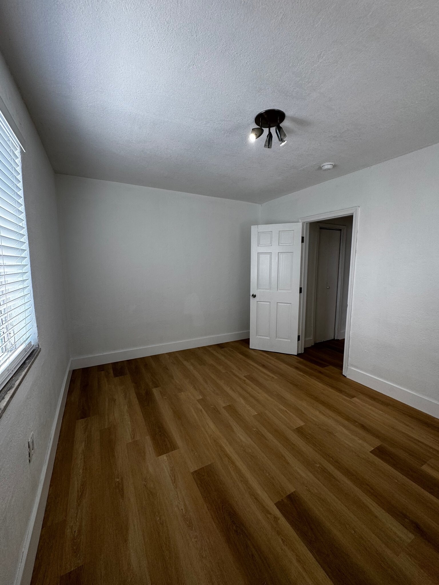 Building Photo - 7928 Harding Ave