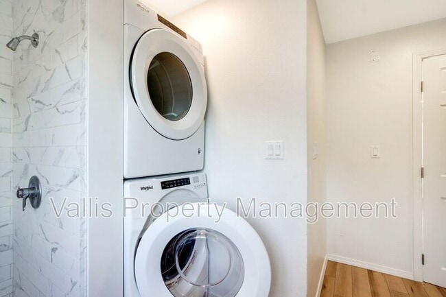 Building Photo - 1130 14th St NE