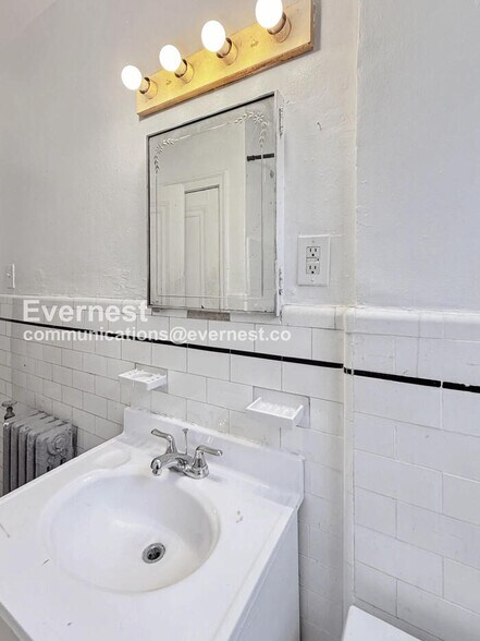 Building Photo - 4203 Cortland St