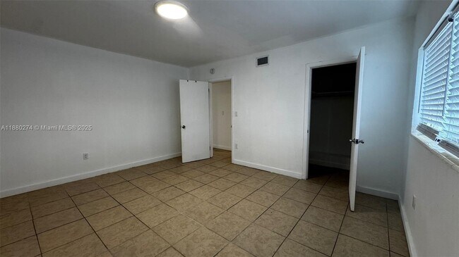 Building Photo - 1225 Marseille Dr