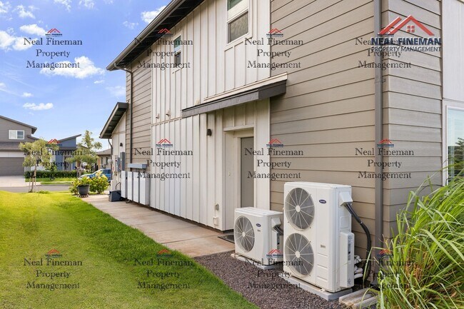 Building Photo - Partially furnished Studio, 1 Bath with street parking.