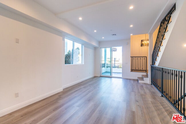 Building Photo - 5323 Ben Ave