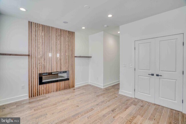 Building Photo - 2832 Edgemont St