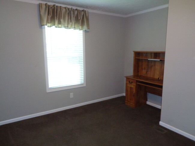 Building Photo - One Level House FOR RENT with a Country Se...