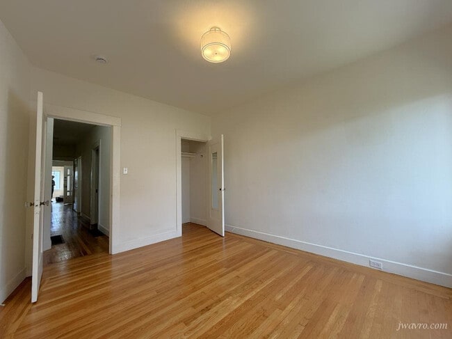 Building Photo - 714-716-716 35th Ave